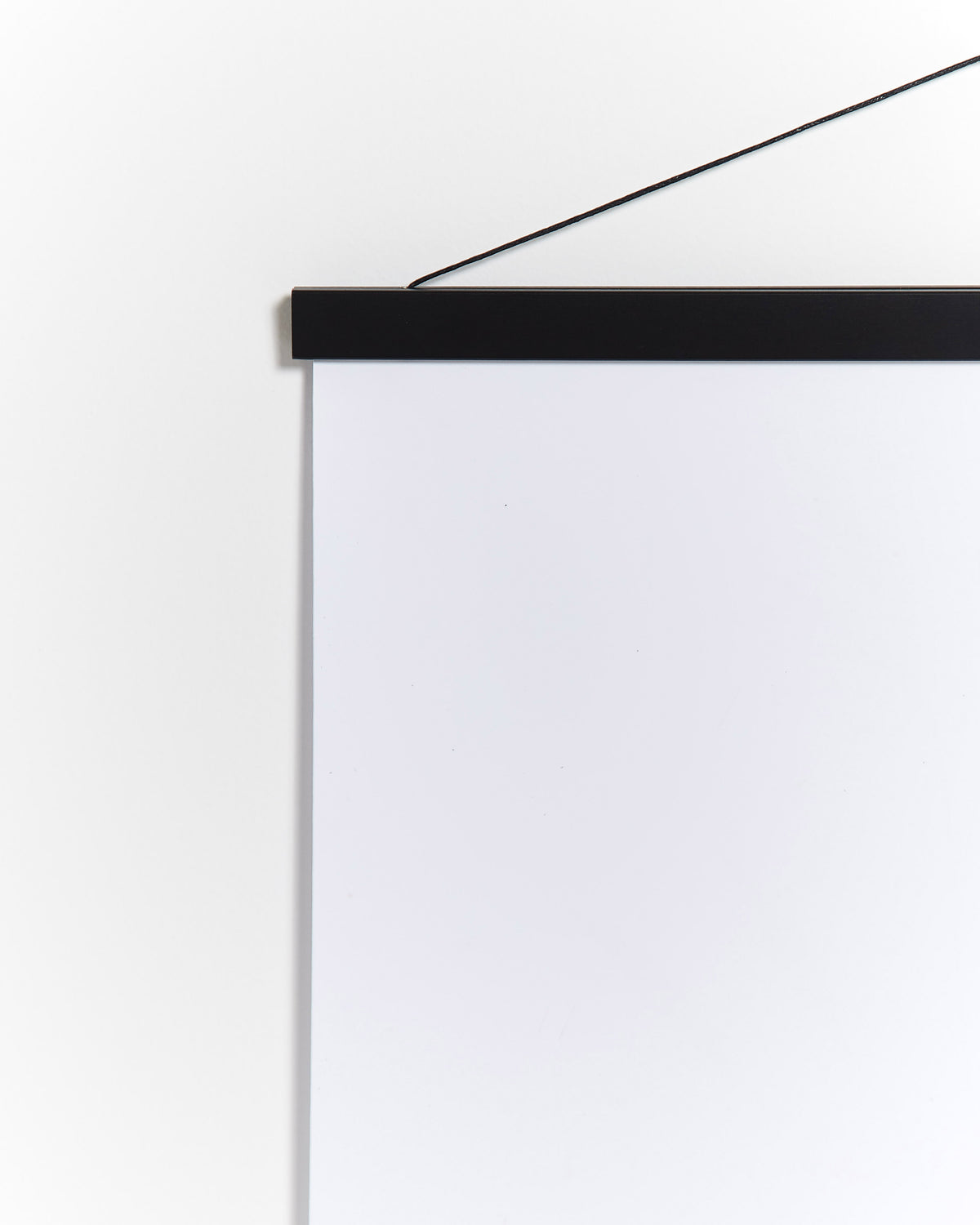 Colgador para póster de 60cm de madera y color negro