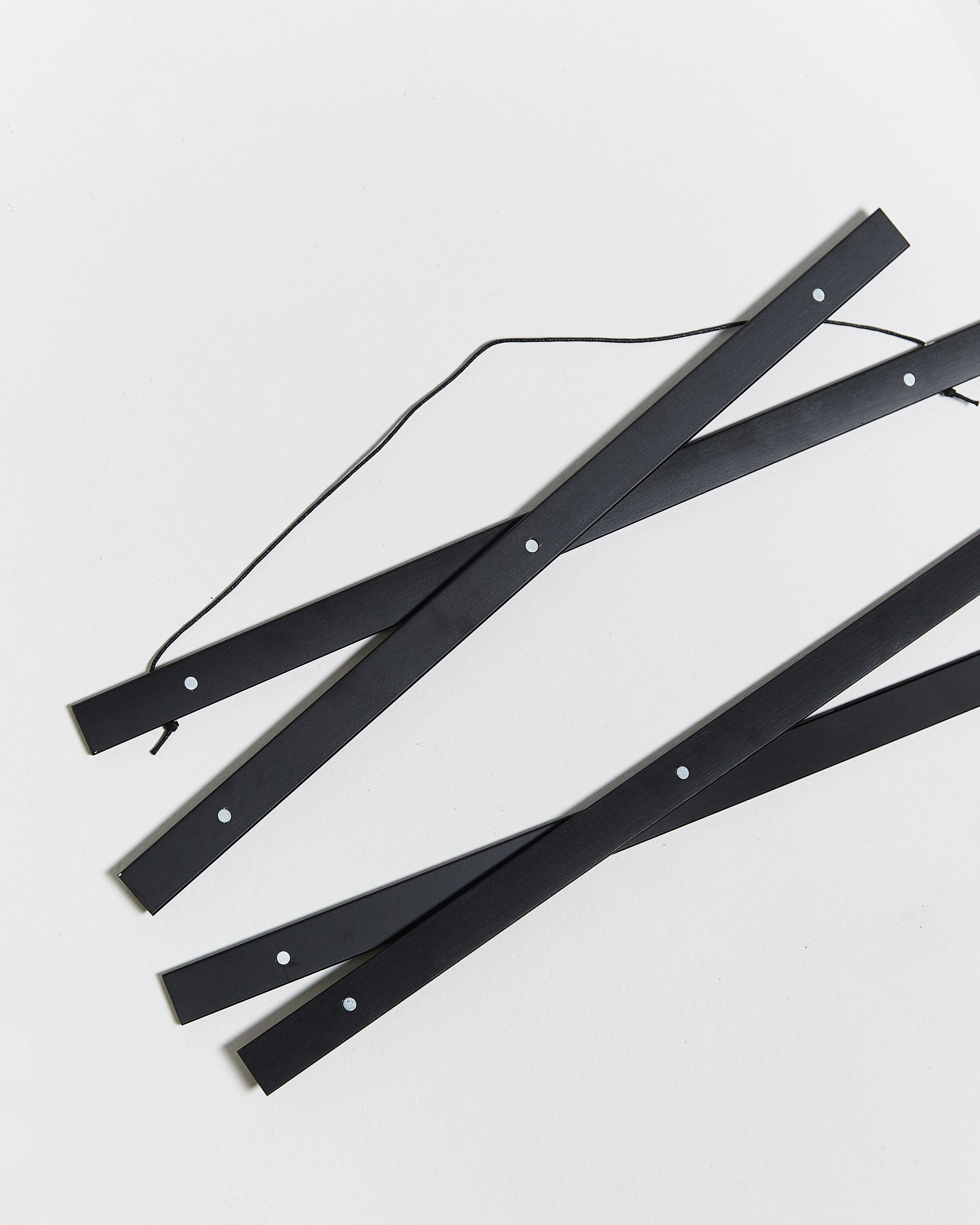 Colgador para póster de 40cm de madera y color negro