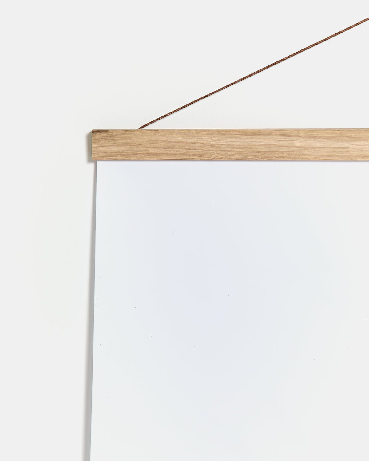 Colgador para póster de 20cm de madera y color roble